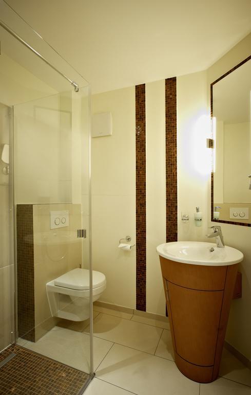 Hotel Am Helmwartsturm Andernach Quarto foto
